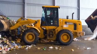 Forklift, kamyon çöp, çöp yığını yükleme Kaldır.