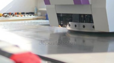 Modern otomatik donanımları, endüstriyel makine metal delme için. Yakın çekim.