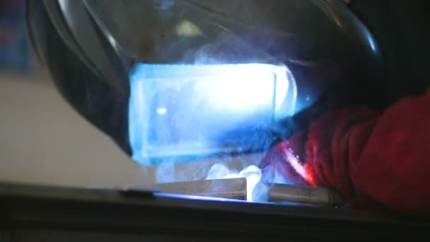 Welder working in metal processing factory. — Stock Video