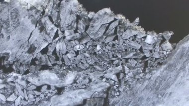 4 k. kamera uçan Arctic buz kütleleri üzerinde. Doğrudan üst görünümden.