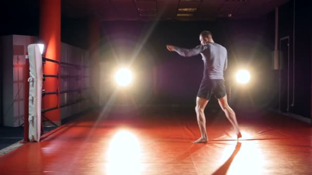 Boxer training in fighters club. Slow motion. — Stock Video