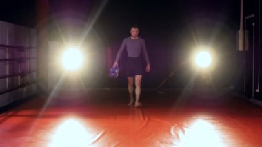 MMA mücadele maçtan önce poz boksör.