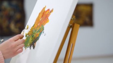 Ressam tarafından tuval topraklama. Kapat-up.4k.