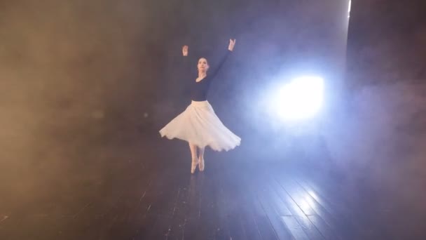 La danse de la ballerine. Dolly. Gros plan. HD . — Video