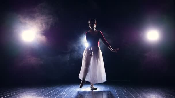 Ballerina's silhouet dansen. Slow-motion. Geen gezicht. HD. — Stockvideo