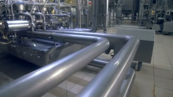 Pipeline em uma planta moderna. Close-up. 4K . — Vídeo de Stock