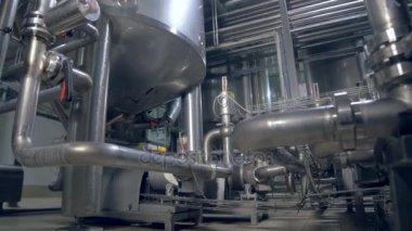 Boru hattı. Bitkiler boru hattının yakın çekim çekim. Dolly. 4k.