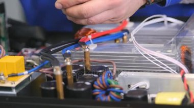 Yapım süreci sistem blokları close-up. Dolly. 4k.