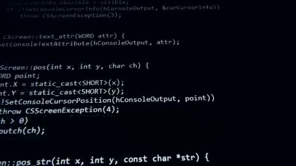 Hacker programmieren Code, der auf dem Bildschirm läuft. 4k. — Stockvideo