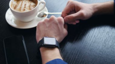 Smartwatch. Yakın çekim. 4k.