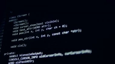Bilgisayar saldırı kavramı. Bir sanal alanda çalışan hackerlar kod. 4k.