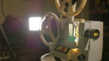 Operasyonda eski film projektör