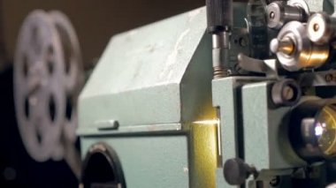 Eski moda film projektör çalışma
