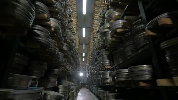 Una gran colección de carretes de película . — Vídeo de stock