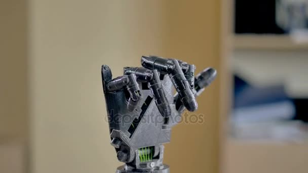 Snabba rörelser av bionic armar fingrar. 4k. — Stockvideo