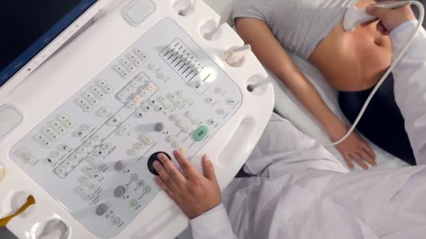 High angle of ultrasound examination of the abdominal cavity Vide