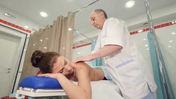 Low angle of the massage therapist and the young woman — Stock Video