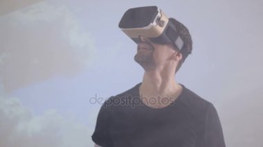 Genç bir kız yeni 3d gözlük kontrol
