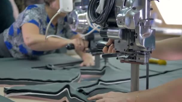 Tailors slowly cut out pattern shapes on fabric. — Stock Video