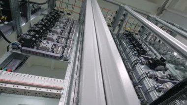 Elektrik donanımları, elektrik dağıtım sistemleri için.