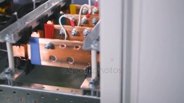 Kadar yakın elektrik dağıtım sistemleri için donatım.