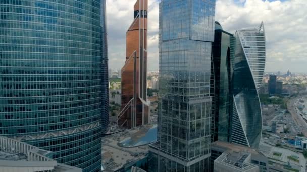 DRONY záběry z jedinečných moskevské mrakodrapy. — Stock video