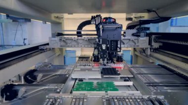 Otomatik makine PCB eylem imalat.