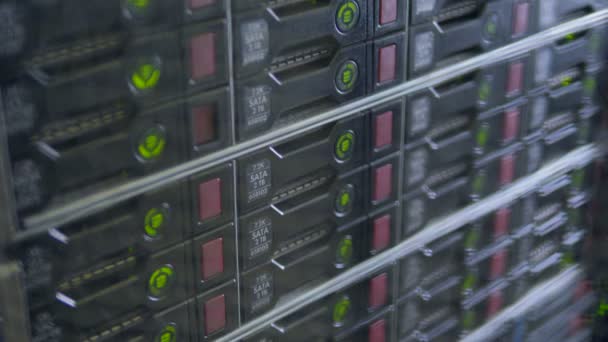 Linhas infinitas de discos rígidos do servidor de operação . — Vídeo de Stock