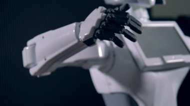 Bir robot onun kol eklem dört yöne hareket eder..