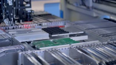 Smt makine uzak nadir bileşenleri kapmak için slaytlar..