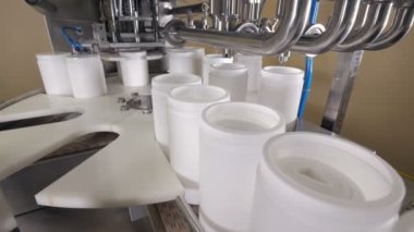 Bir fabrikada tedavi altına üretim malzemeleri.