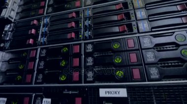 Tam olarak paketlenmiş veri kabine çeşitli düzeylerde.