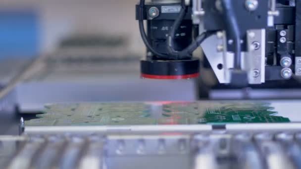 Assemblage de circuits imprimés, ligne de production. 4K . — Video