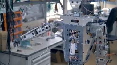 Tüm iç parçalar görünür ile atölye bir robot.