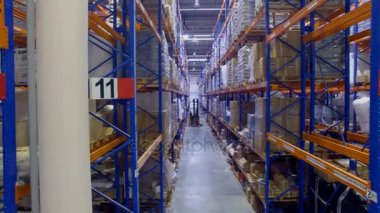 Kamera raflar, raflar s depo arasındaki kadar gider. 4k.