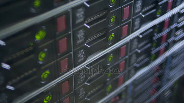 Cryptocurrency 计算机与许多灯闪烁。4 k. — 图库视频影像