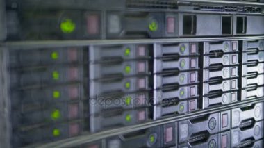 Çalışma veri sunucuları. Yanıp sönen Led ışıklar ağ istasyonu. 4k