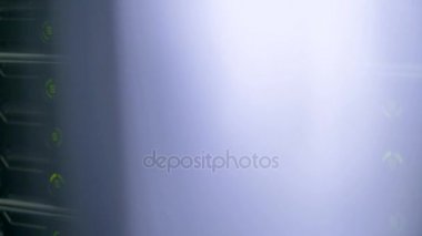 Bitcoin incelemesi kavramı. Bilgisayar çalışma araştırma cryptocurrency.