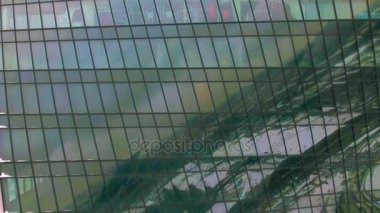 Kentsel ofis windows yansıması ile. Bir şehirde gökdelenler mimari.