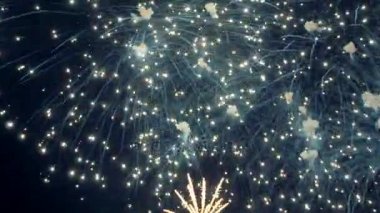 Yılbaşı yeni yıl kutlamaları havai fişek. 4k.