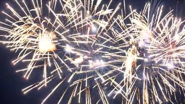 Navidad fuegos artificiales celebración de Año Nuevo. 4K . — Vídeos de Stock