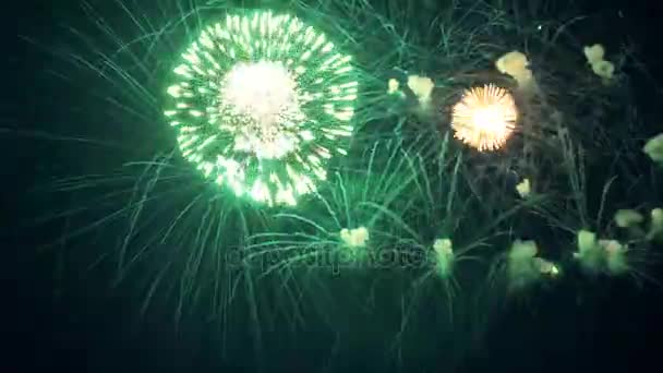 Πυροτεχνήματα. Εορταστικές εκδηλώσεις. — Αρχείο Βίντεο