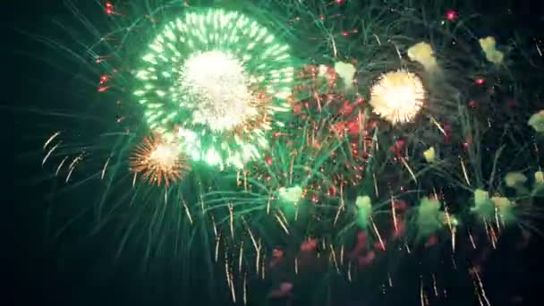 Fogos de artifício de Ano Novo. Exibição de fogos de artifício de Natal vívidos . — Vídeo de Stock