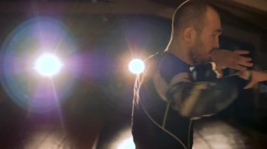 Avcı eğitim önce ısınma. Yavaş hareket 4k.