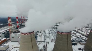 Endüstriyel arka plan. Fabrika borular. Küresel ısınma konsepti.