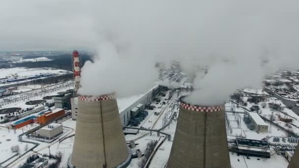 Air pollution. Power plant with smoke from chimneys. Drone shot. — Stock Video