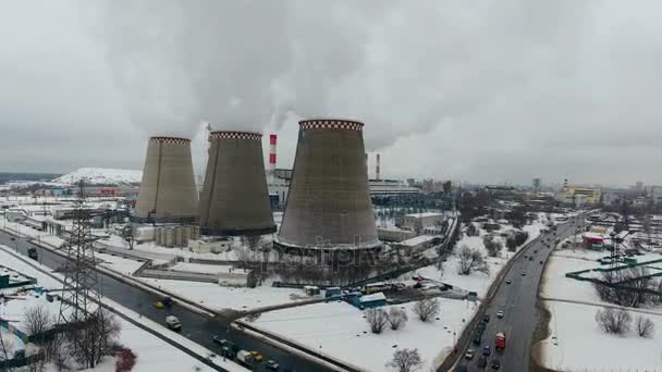 Humo blanco de las chimeneas de la central térmica. Central térmica, vista aérea . — Vídeos de Stock