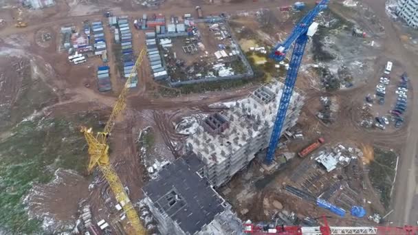 A rotating view of a large construction site and its facilities. — Stock Video
