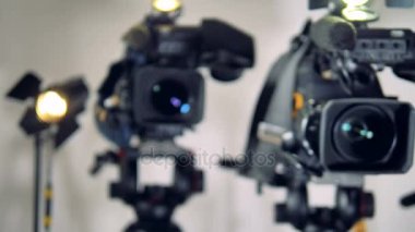 Hızlı hareket eden durur bir video kamera yakınındaki vurdu.