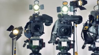 Birkaç video kameralar ile çalışma ışık.